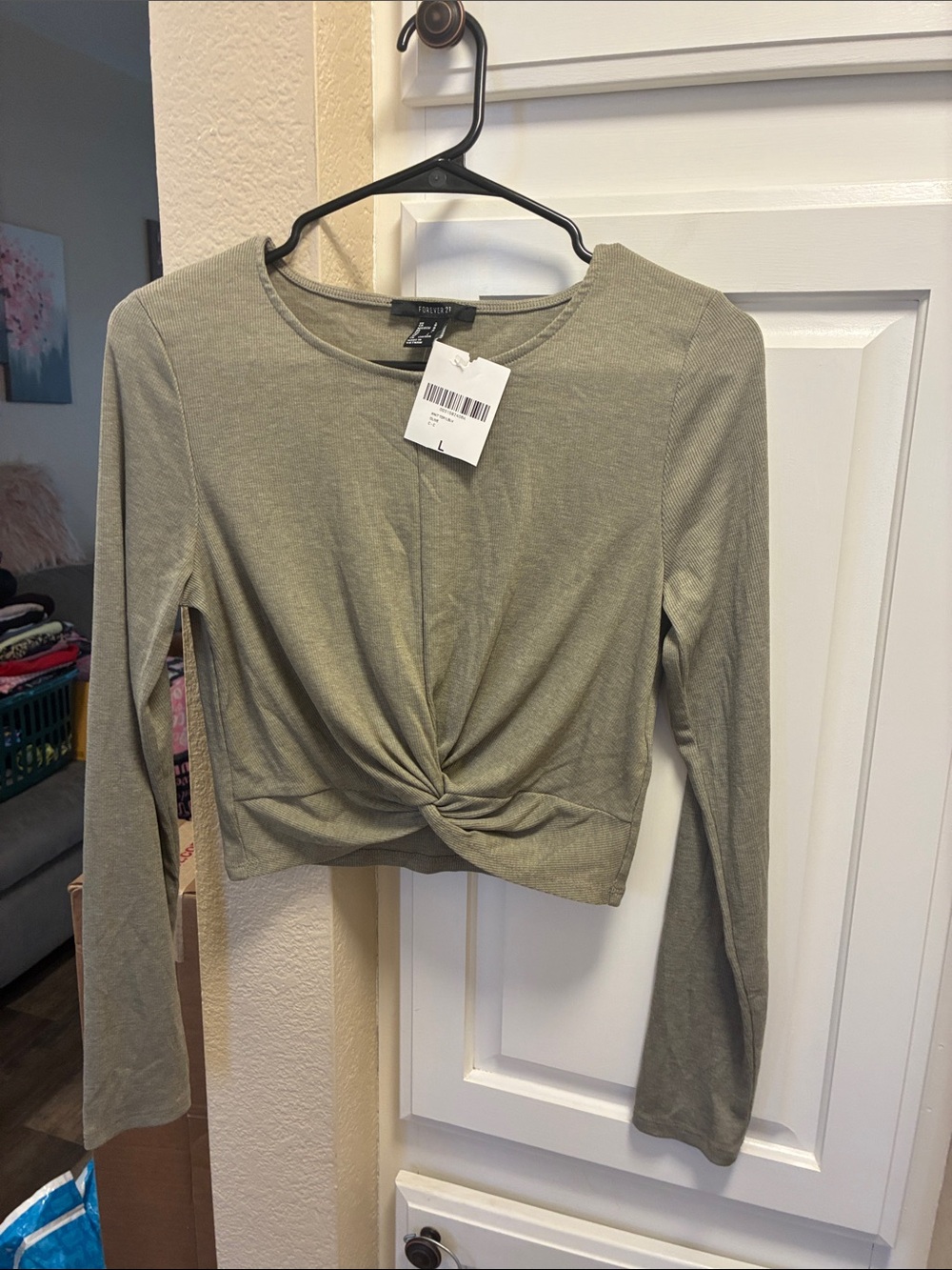 3 for $15 🦋🦋 Forever 21 Olive green Twist-Front Long Sleeve Crop Top NWT